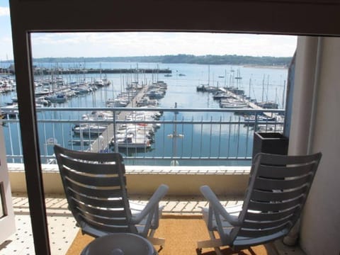 Appartement rénové avec terrasse et WIFI à Perros-Guirec - FR-1-368-84 Apartment in Perros-Guirec