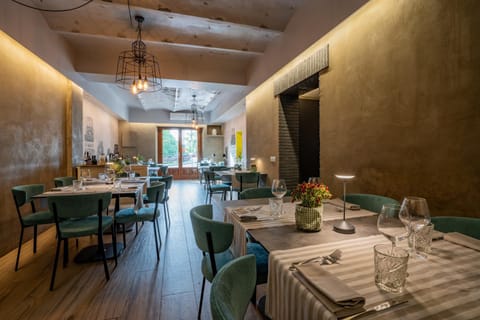 Restaurant/places to eat, Restaurant/places to eat