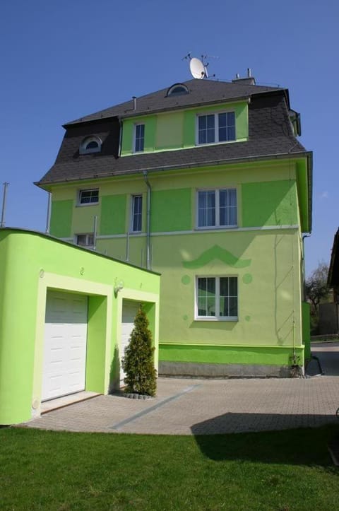 Property building, Day