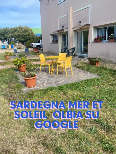 Garden, Text overlay