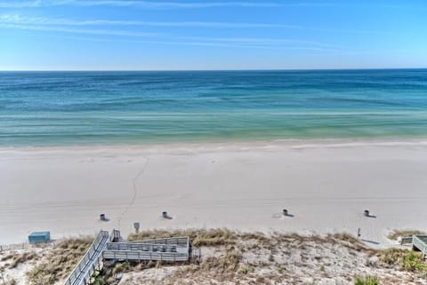 Tropical Gulf Front Condo with Picnic Area & Grills - Unit 0802 Apartment in Lower Grand Lagoon