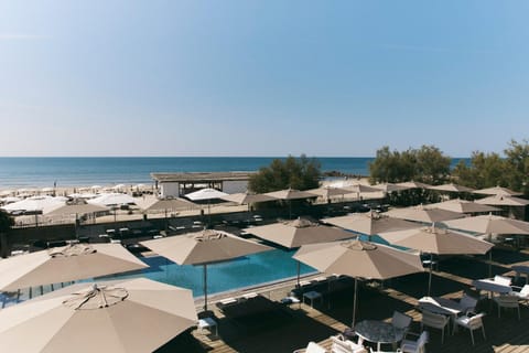 Pool view, Sea view