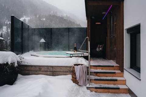 View (from property/room), Balcony/Terrace, Swimming pool