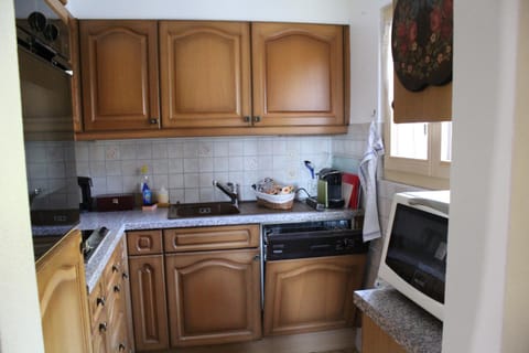 Coffee/tea facilities, dishwasher, minibar, pet friendly, stove, toaster