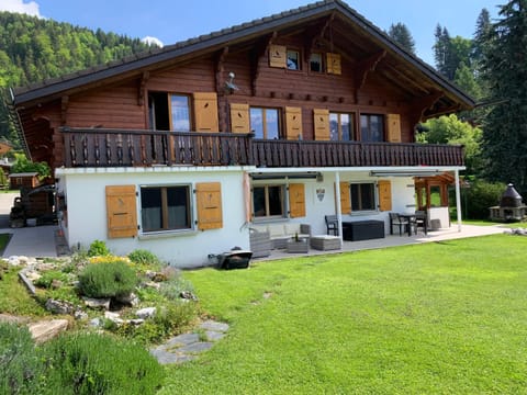 Property building, Patio, Garden, Garden view, Mountain view