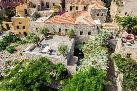 Facade/entrance, Bird's eye view