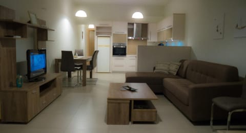 TV and multimedia, Coffee/tea facilities, Kitchen or kitchenette, Living room, Seating area, Dining area, On site