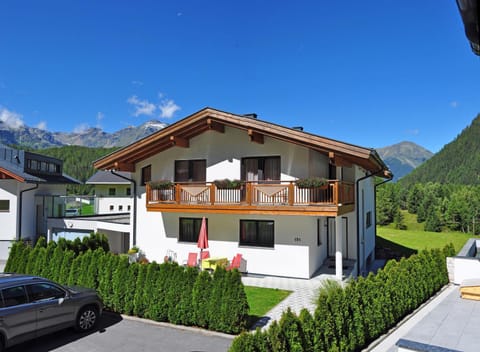 Facade/entrance, Garden, Balcony/Terrace, Garden view, Mountain view