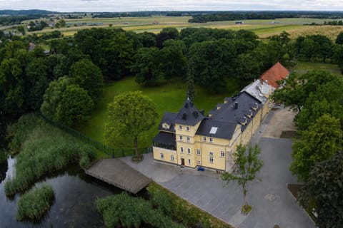 Property building, Neighbourhood, Natural landscape, Bird's eye view, Lake view
