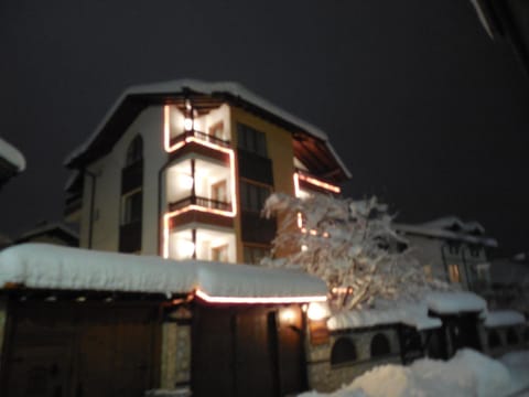 Facade/entrance, Night, Winter
