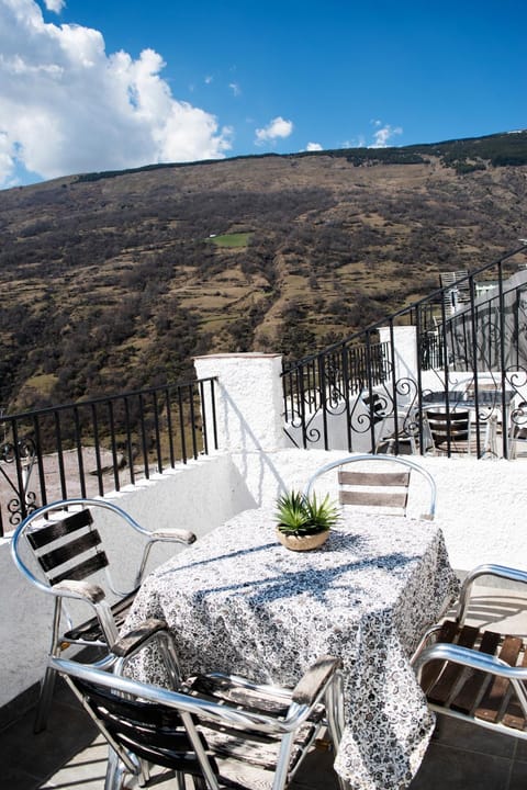 Balcony/Terrace, Mountain view