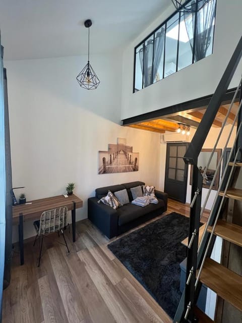 Duplex meublé face aux arènes d'ARLES Apartment in Arles