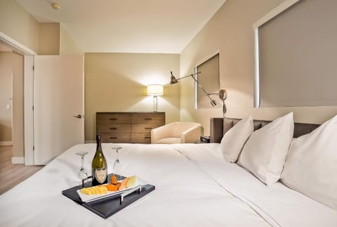 Food and drinks, Bedroom, Drinks