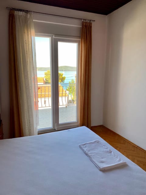 Bed, Bedroom, Sea view