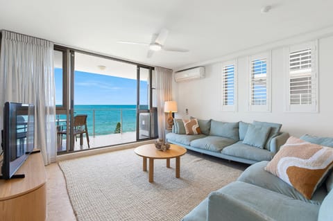 TV and multimedia, Living room, Seating area, Sea view