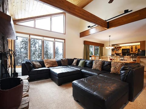 61 Jabberwocky Home by Stay Winter Park House in Fraser