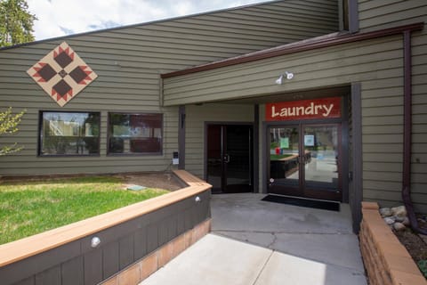 Property building, Facade/entrance, laundry