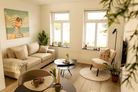 Living room, Decorative detail, Decorative detail, Seating area