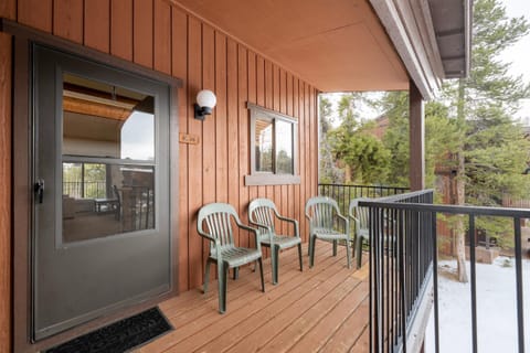 Natural landscape, Balcony/Terrace, Seating area, furniture