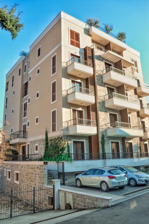 Property building, Facade/entrance