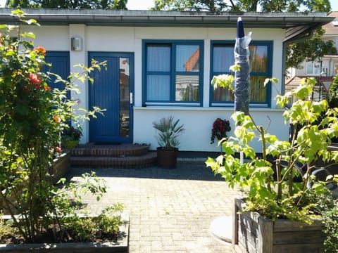 Facade/entrance, Balcony/Terrace