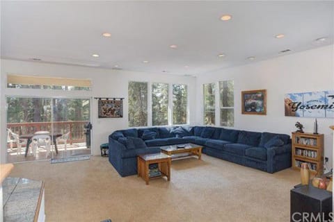 Pine Arbor Retreat House in Yosemite Park Way