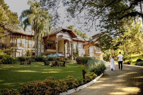 Property building, Facade/entrance, Garden, Garden view
