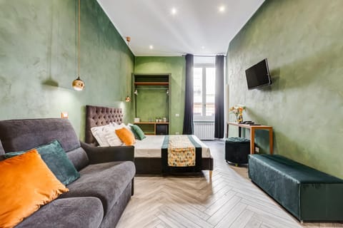 Photo of the whole room, Bedroom