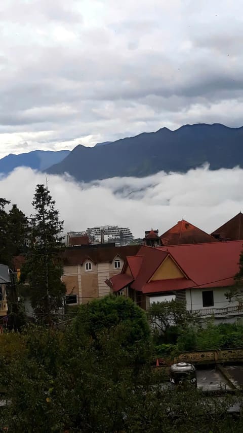 Nearby landmark, Day, Natural landscape, Mountain view