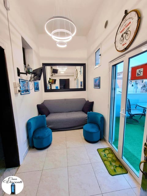 Property building, Communal lounge/ TV room, Facade/entrance, TV and multimedia, Lounge or bar, Entertainment, sunbed