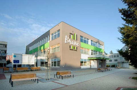 Facade/entrance