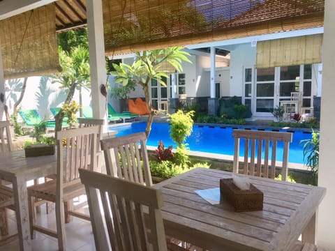 Restaurant/places to eat, Area and facilities, Swimming pool