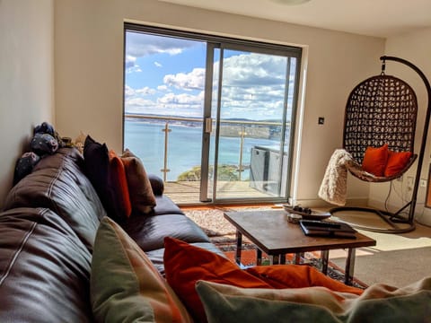 Panoramic sea views, sleeps 4, Torquay Apartment in Torquay
