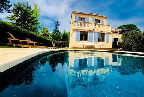 Villa in Provence with private pool Villa in L'Isle-sur-la-Sorgue