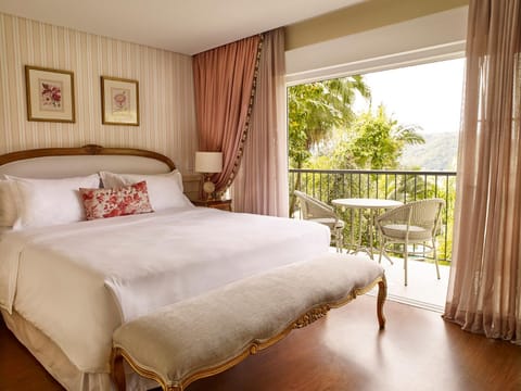 Bed, Balcony/Terrace, Photo of the whole room, Bedroom