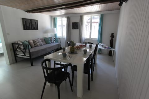 Dining area, City view