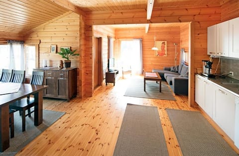 Kitchen or kitchenette, Living room, Seating area, Dining area, pet friendly