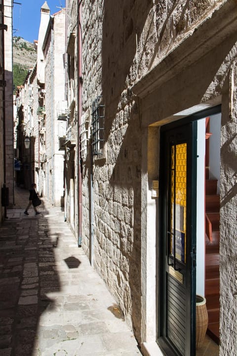 Facade/entrance, Off site