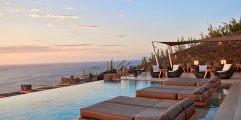 Patio, Day, Natural landscape, View (from property/room), Balcony/Terrace, Lounge or bar, Pool view, Sea view, Swimming pool, Sunset, sunbed
