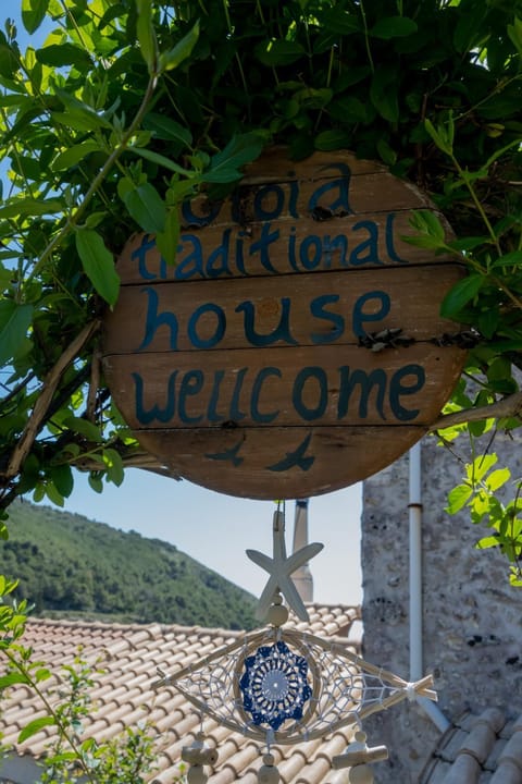 Facade/entrance, Day, Property logo or sign, Neighbourhood, Natural landscape, Text overlay, Mountain view