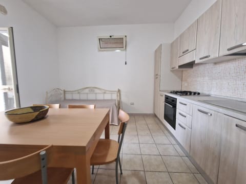 Kitchen or kitchenette, Dining area, Bedroom