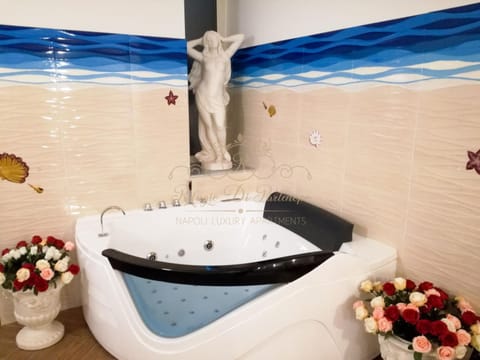 Hot Tub, Bathroom, Spa and wellness centre/facilities, Decorative detail