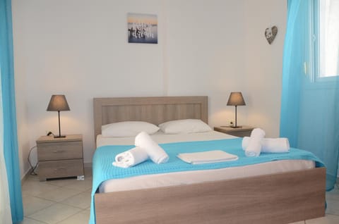 Bed, Balcony/Terrace, Photo of the whole room, Bedroom, flat iron, towels