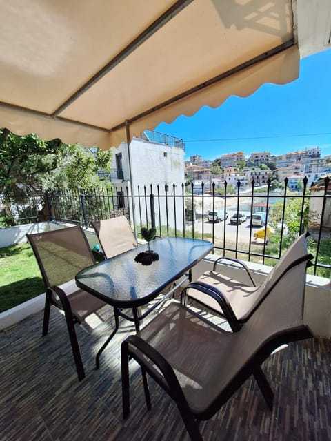 Day, Balcony/Terrace, Seating area, Dining area