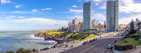 Property building, Nearby landmark, Day, Neighbourhood, Natural landscape, Beach, City view, Sea view, Street view, Location