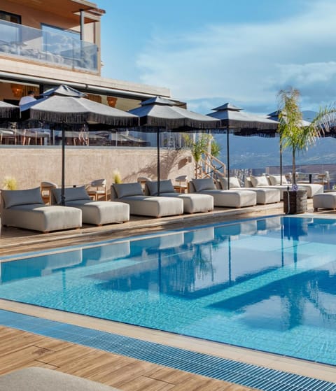 Pool view, Swimming pool, sunbed