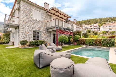 Property building, Patio, Day, Natural landscape, Garden, Seating area, Pool view, Swimming pool, sunbed