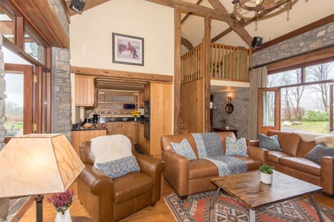 Property building, Living room, Lounge or bar, Seating area