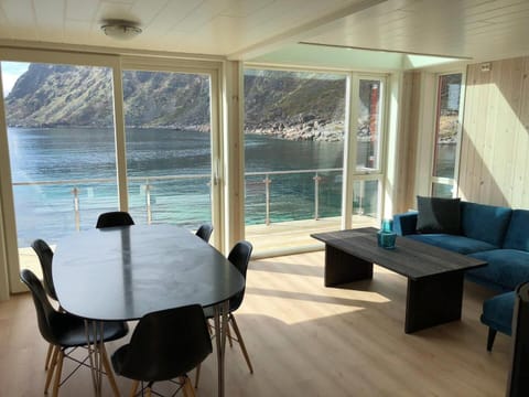 View (from property/room), Balcony/Terrace, Living room, Seating area, Dining area, Sea view