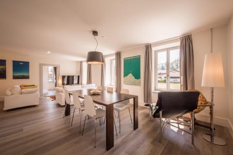 Living room, Seating area, Dining area